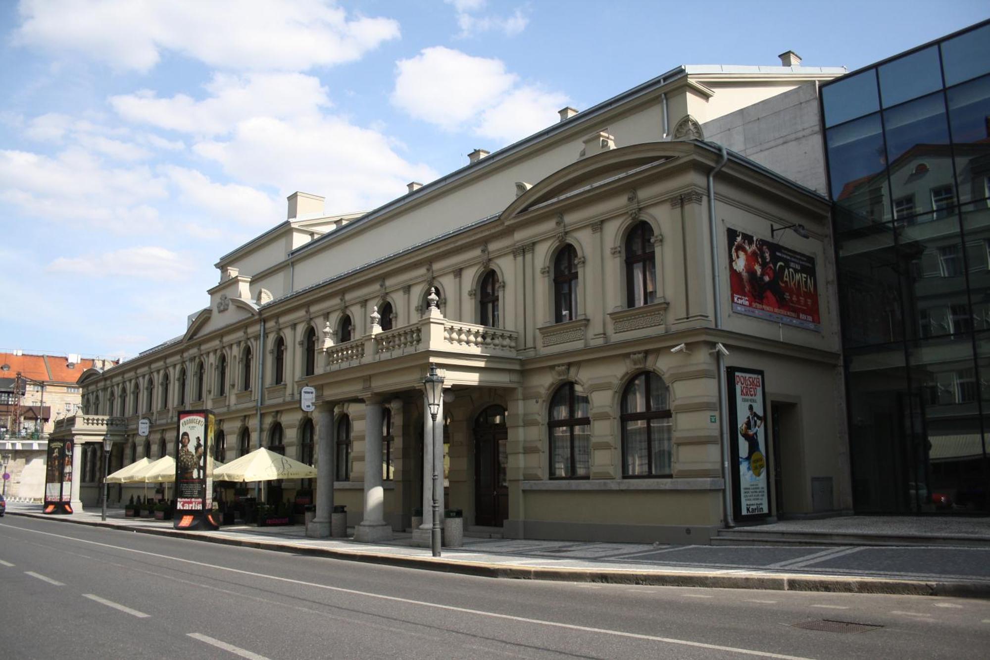With Large Balcony, Parking * Praga