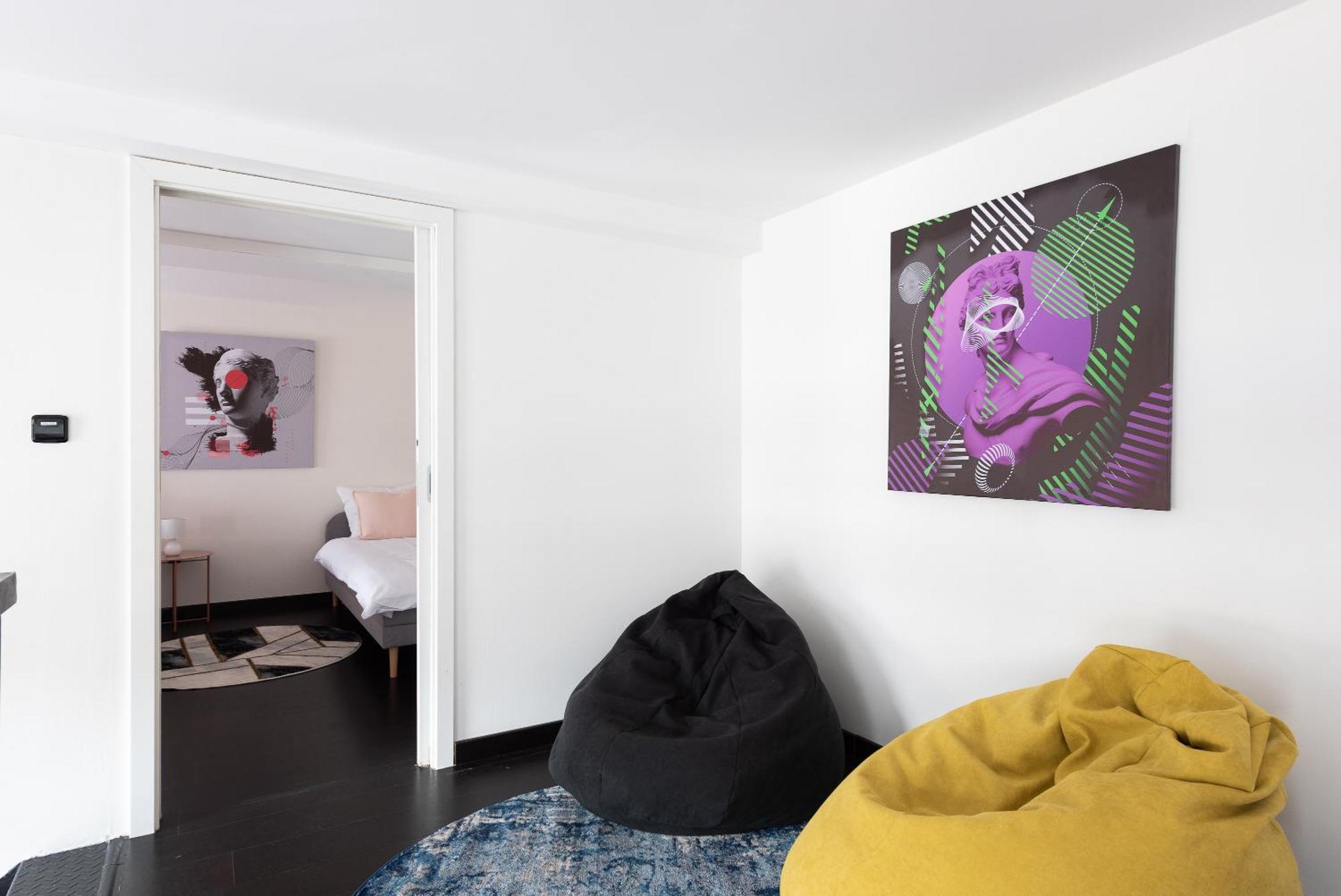 With Large Balcony, Parking Apartamento