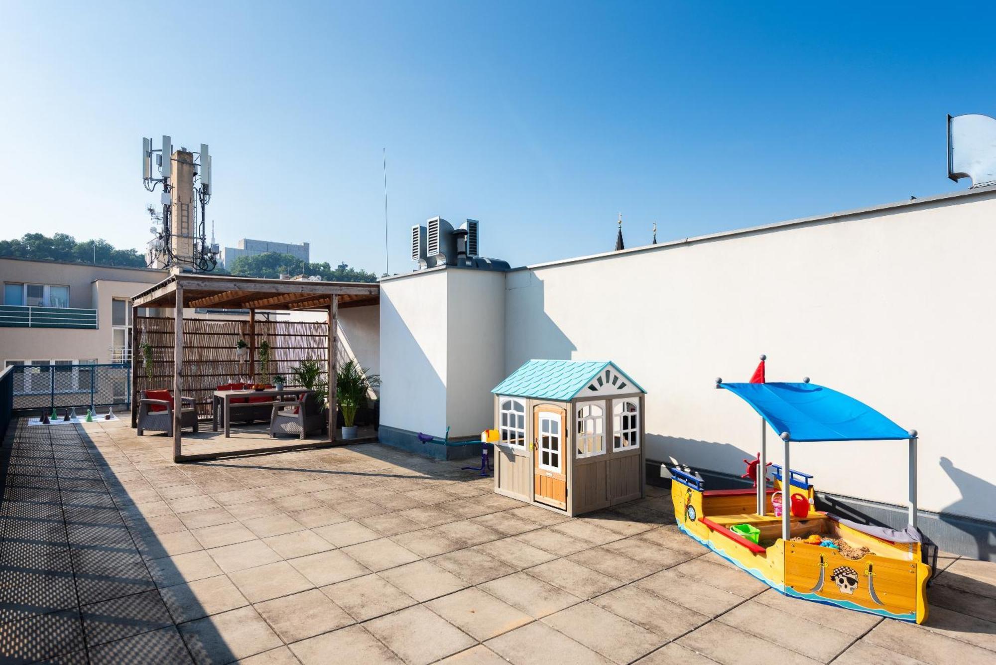 Apartamento With Large Balcony, Parking