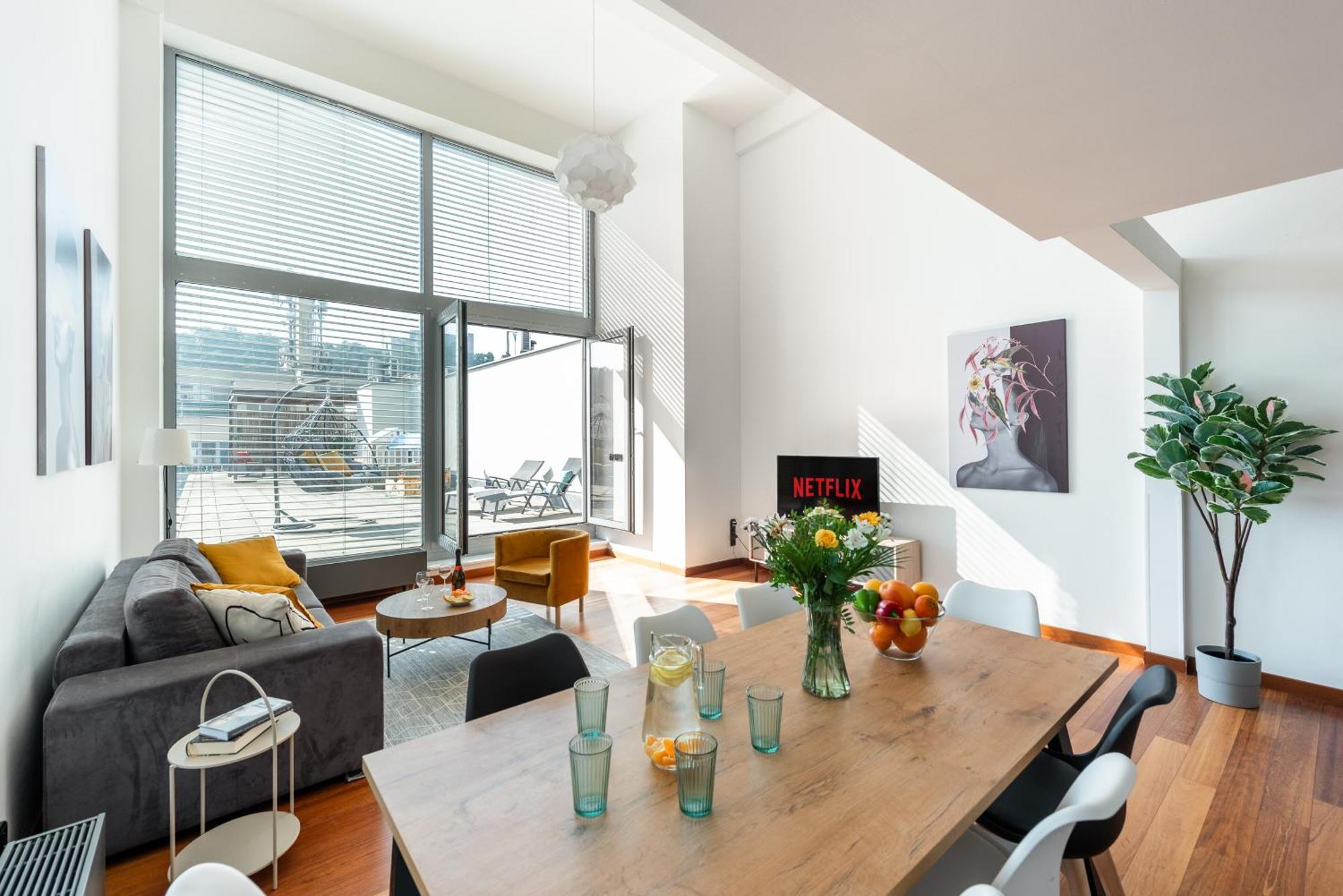 Apartamento With Large Balcony, Parking