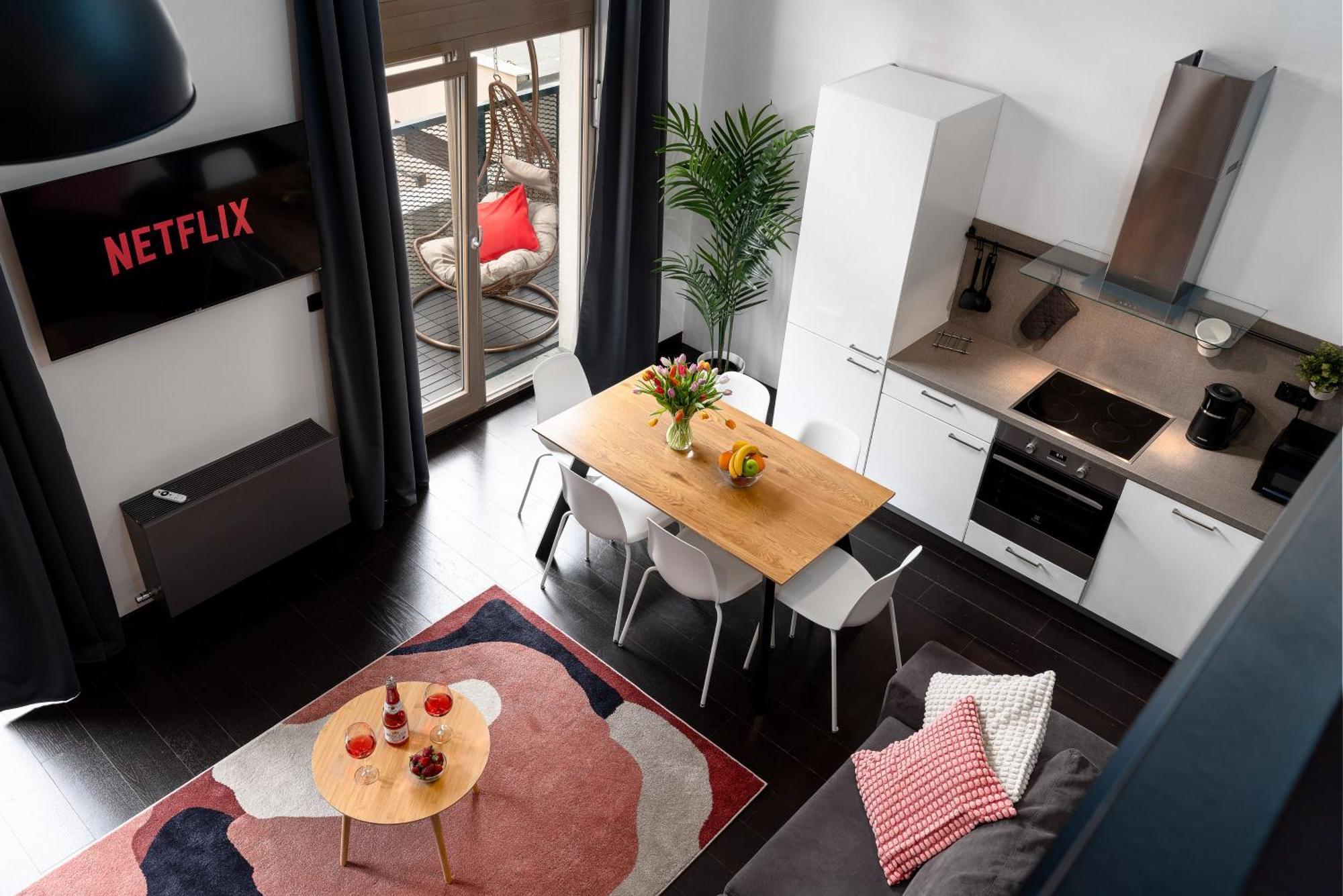 With Large Balcony, Parking Apartamento