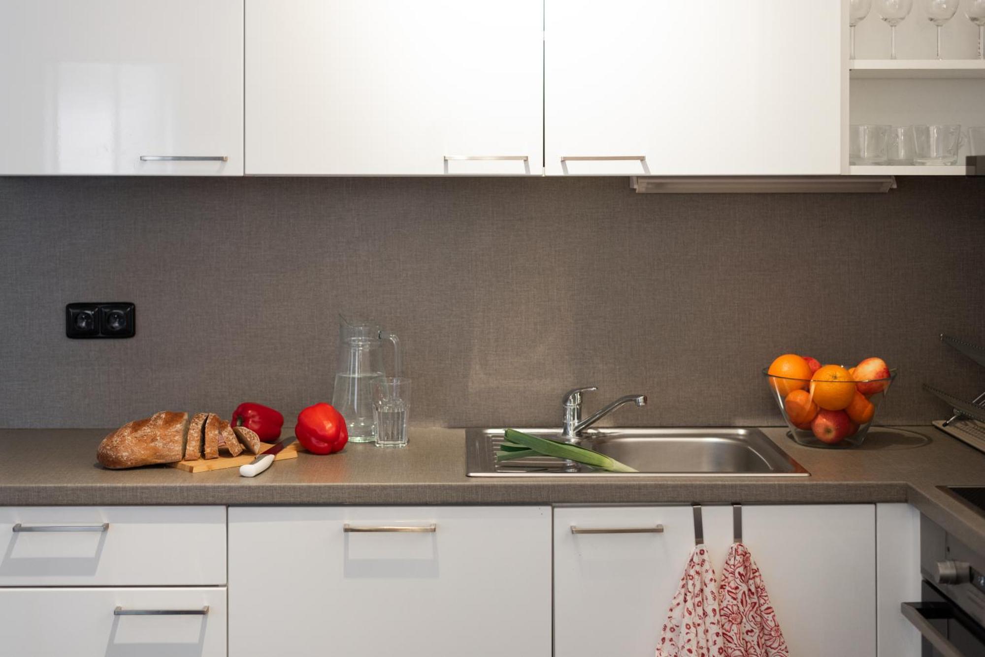 Apartamento With Large Balcony, Parking Praga