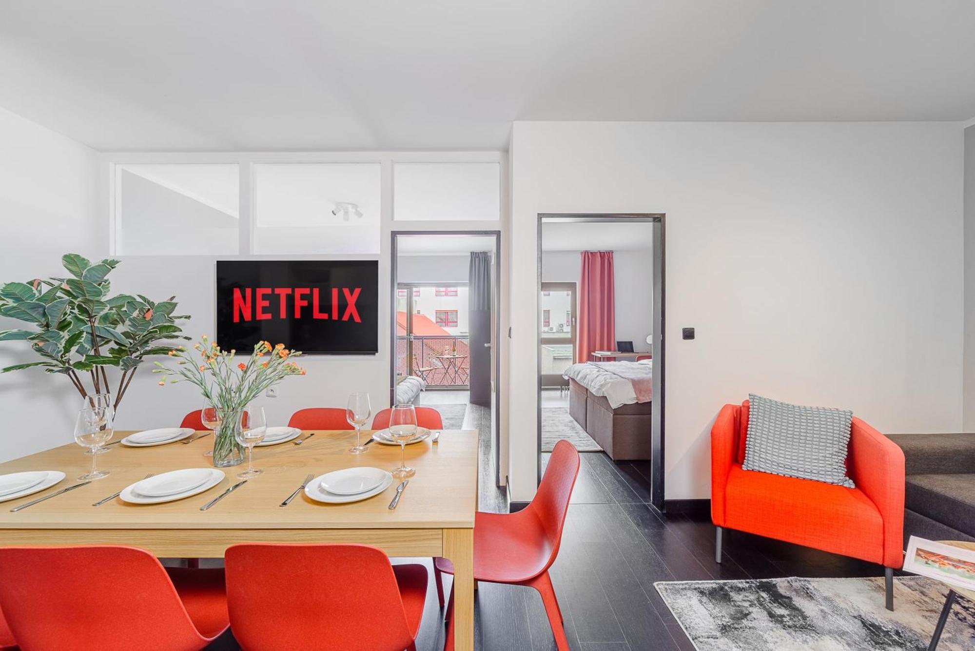 With Large Balcony, Parking * Praga